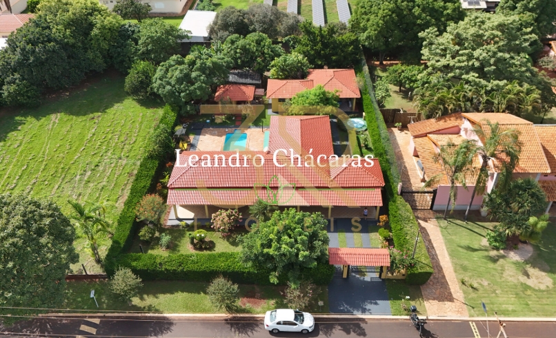 Chácara, 3 quartos, 1400 m² - Foto 1