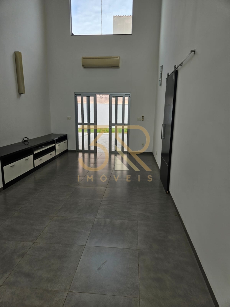 Casa, 3 quartos, 245 m² - Foto 1
