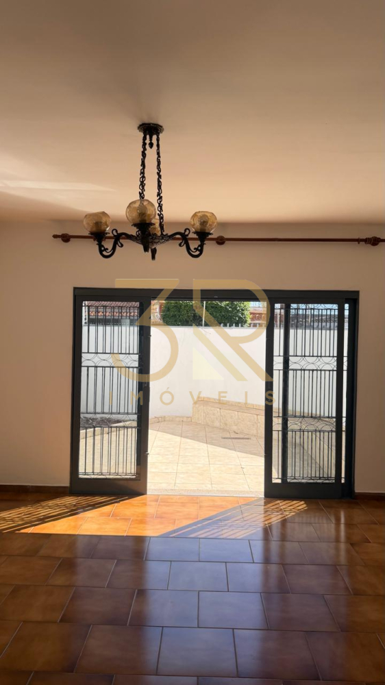 Casa, 3 quartos, 218 m² - Foto 1